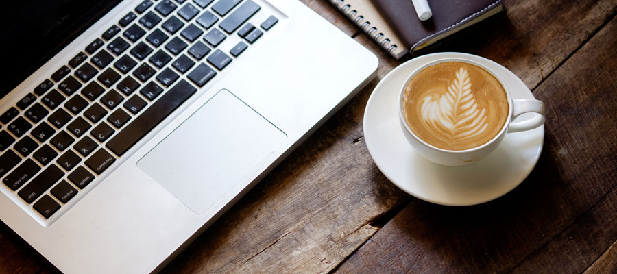 latte-and-laptop-900x400