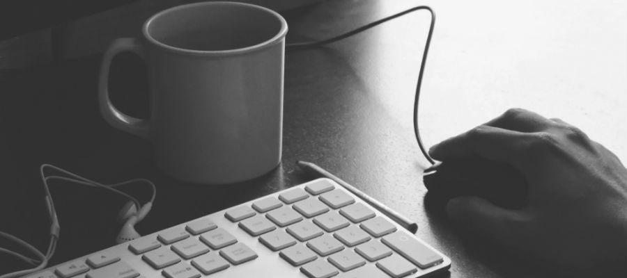 black-and-white-cup-hand-mug